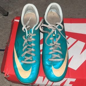 Women’s soccer shoes sizes puma 9 1/2 & Nike 8